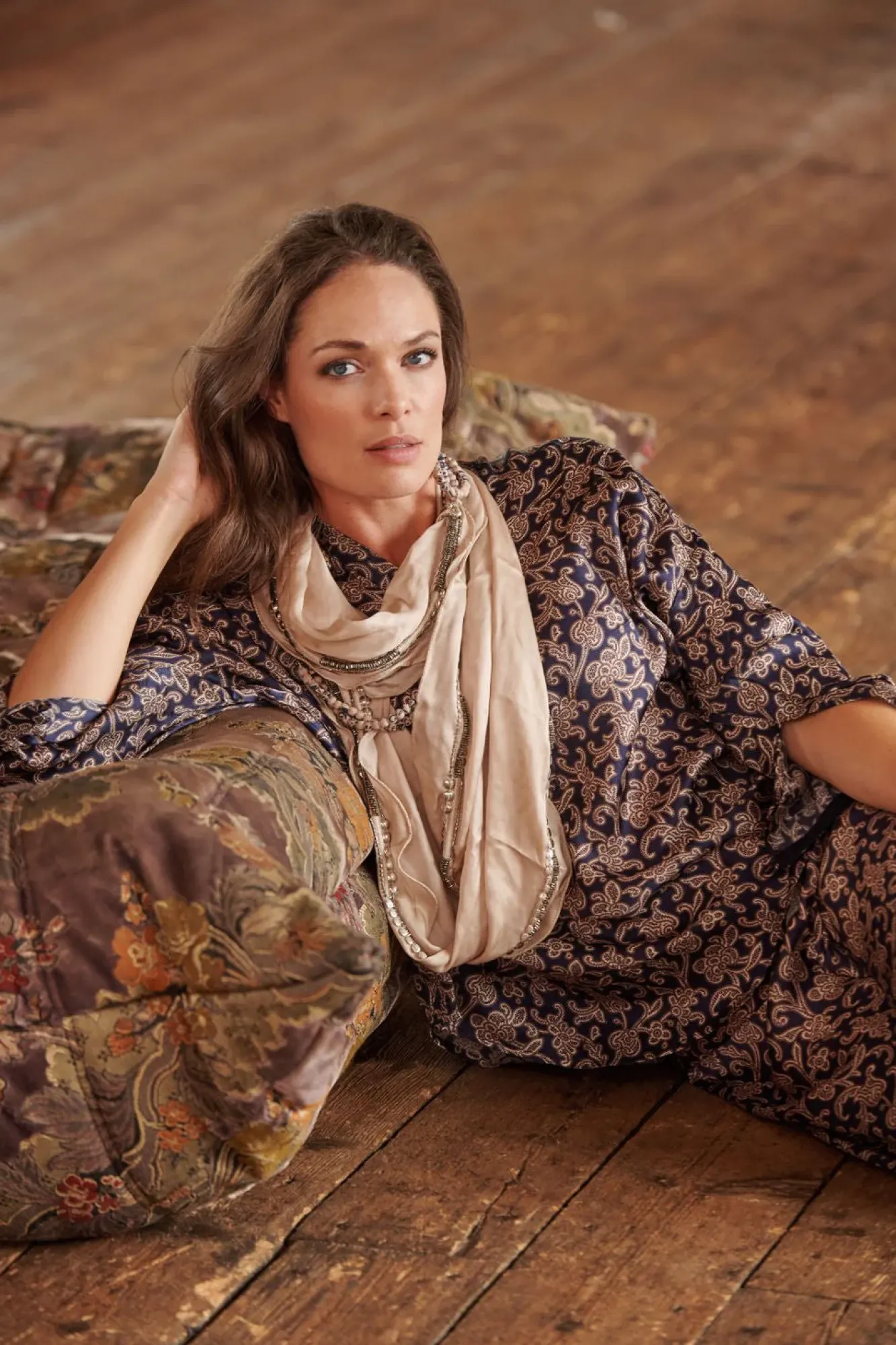 One Hundred Stars Indian Heritage Beige Necklace Scarf| Necklaces