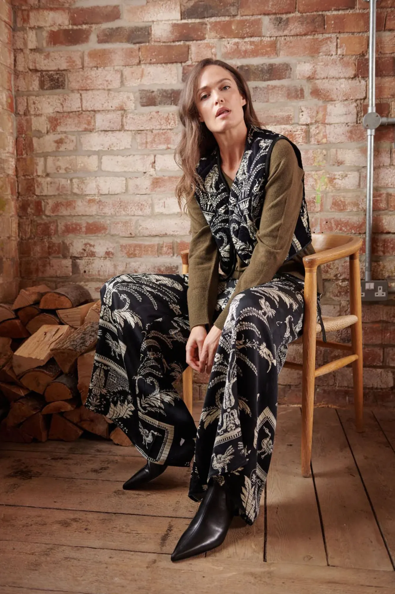 One Hundred Stars Vintage Damask Black Gilet|Women Velvet Coats